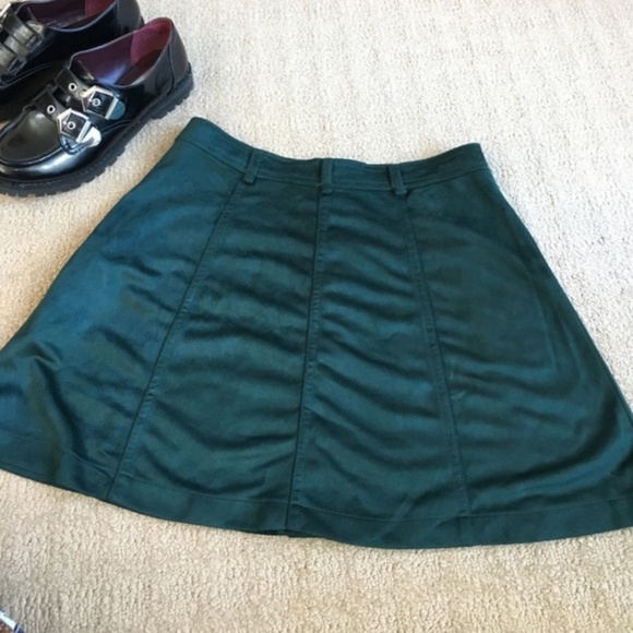 ZARA // forest green faux suede high waist button down a-line mini skirt - Picture 15 of 16